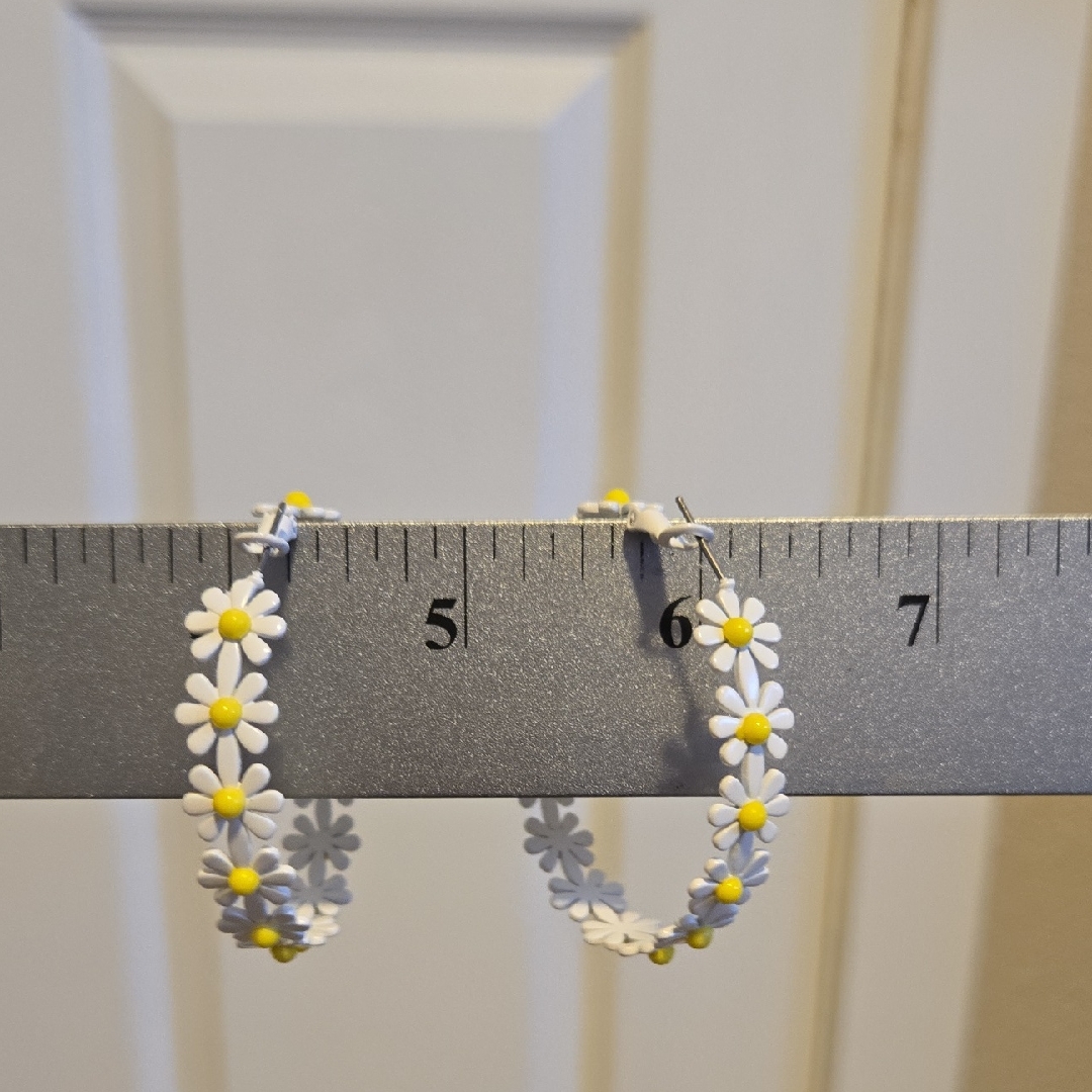 Daisy Hoop Earrings In White And Yellow